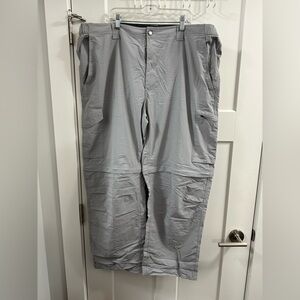 Columbia Pants with zip off legs turn into shorts. Men’s size 44/28